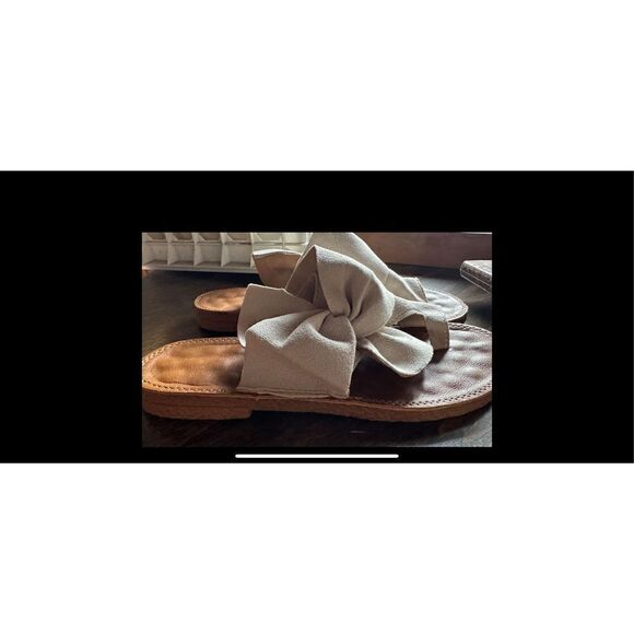 Beautiful twist knot ,toe loop bohemian soft faux-suede material sandals.Size8. - Picture 2 of 10